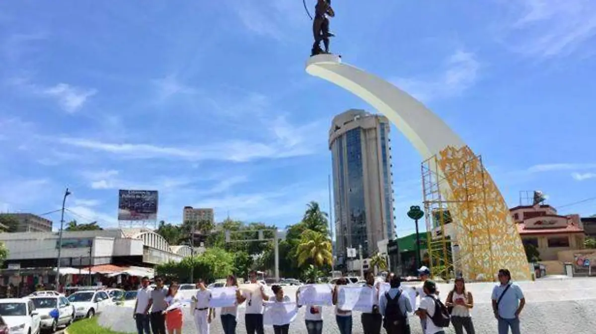 Acapulco - protesta en la diana de acapulco